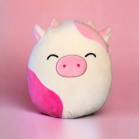 Caedyn the Cow (eyes closed version) 8-inch Original Squishmallow NWT - Picture 2 of 11